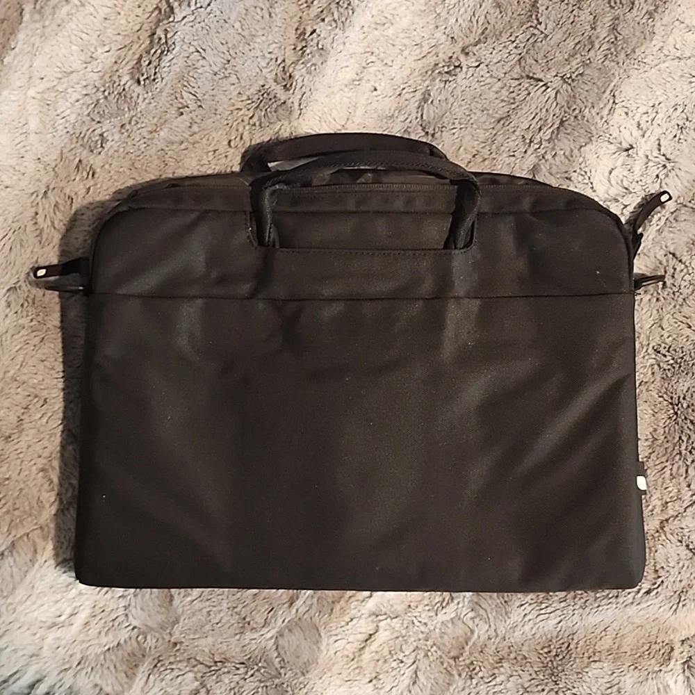 INCASE COMPUTER CASE BLACK